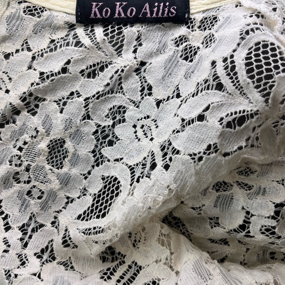 White Floral Lace Short Sleeve Peplum Top Size Large - Picture 6 of 7